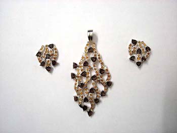 Online wholesale jewelry supply company export decorative jewelry 